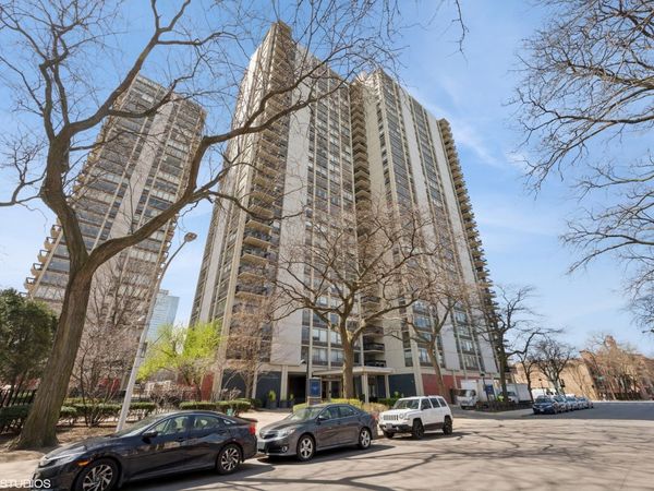 1360 N Sandburg Terrace , Unit 1008C, Chicago, IL 60610