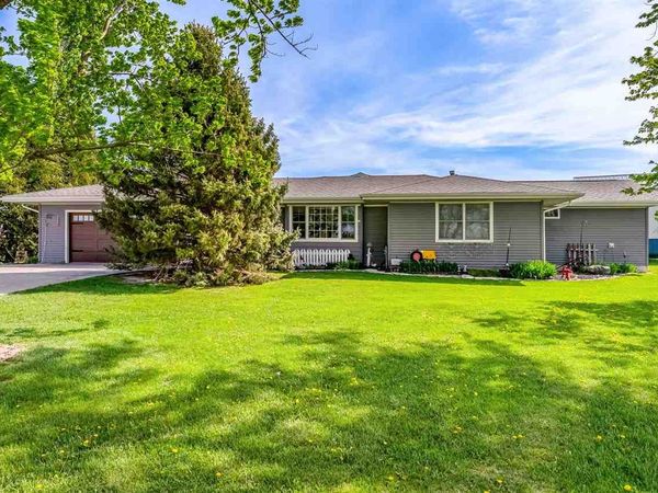 2390 Spruce Ave, Washington, IA 52353