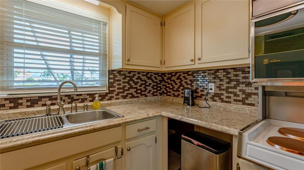 5020 Brittany Drive S, Unit 125, Saint Petersburg, FL 33715 Photo