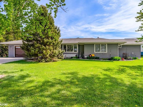2390 Spruce, Washington, IA 52353