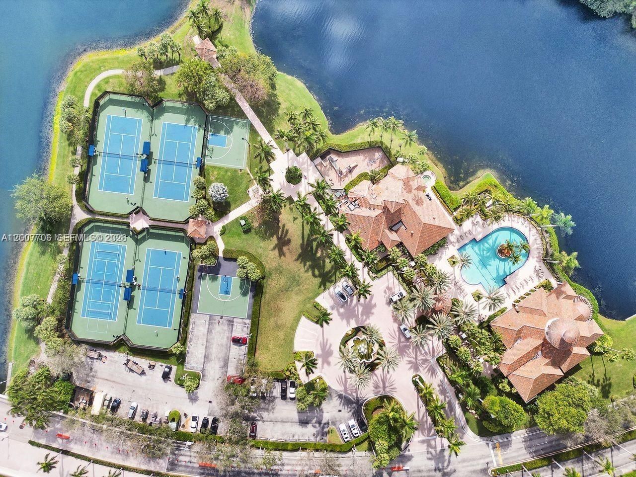 1141 Waterside Ln , Hollywood, FL 33019 Photo