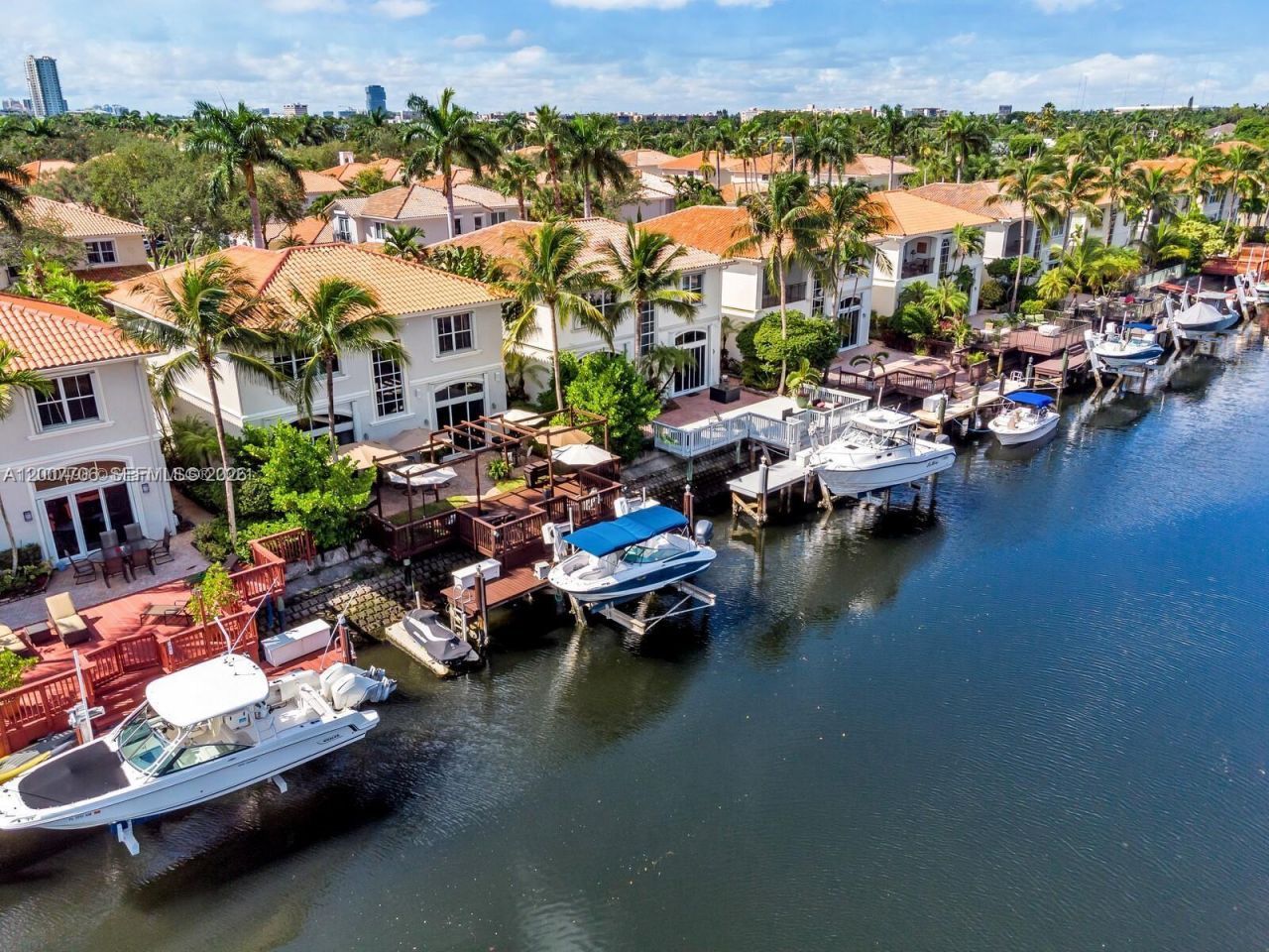 1141 Waterside Ln , Hollywood, FL 33019 Photo