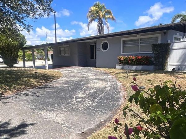 221 NE 24th St , Pompano Beach, FL 33064
