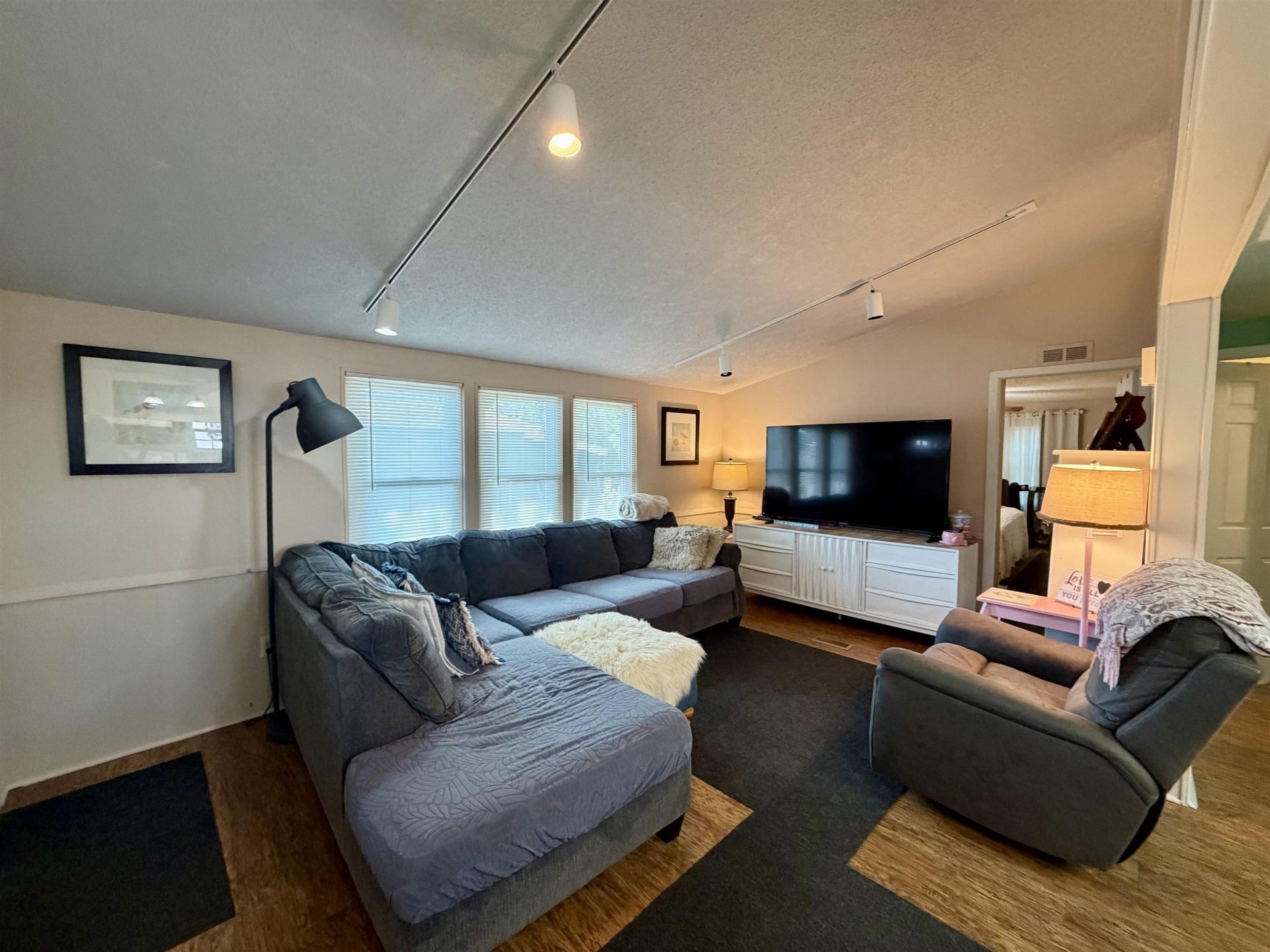 305 Sanddollar Dr.  Photo 4
