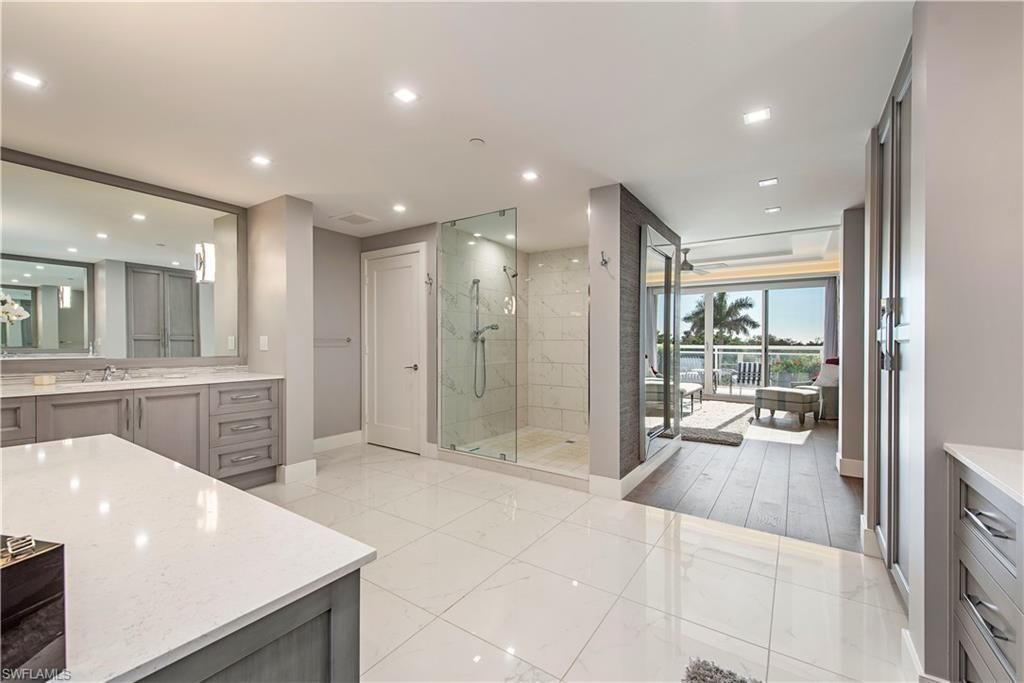 13915 Old Coast Rd , Unit 302, Naples, FL 34110 Photo