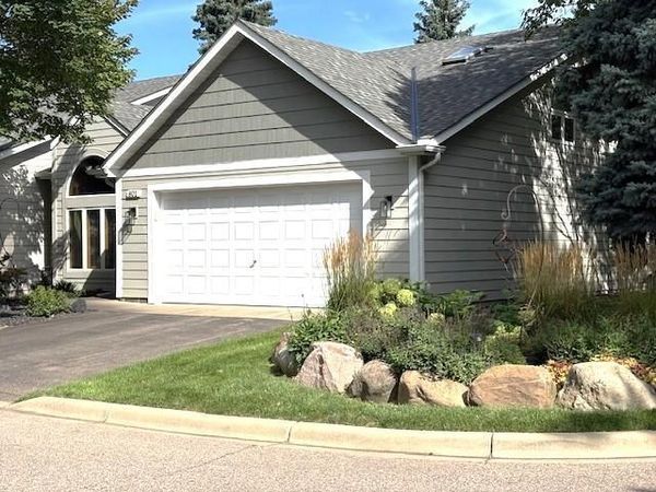 801 Southcross Drive E, Burnsville, MN 55306