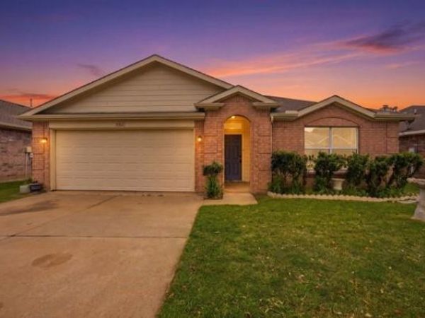 8424 Horse Whisper Lane , Fort Worth, TX 76131