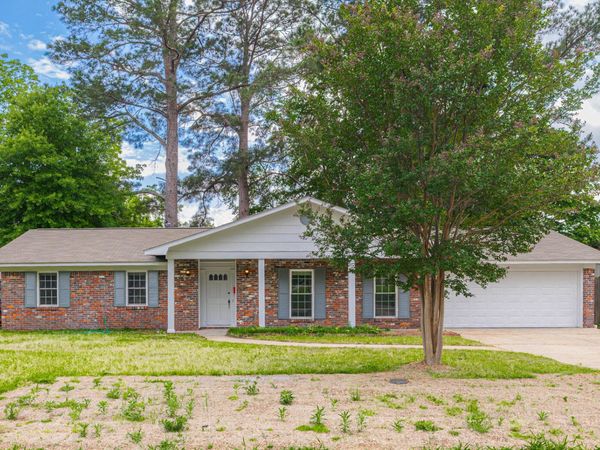 1117 Plantation Boulevard, Jackson, MS 39211