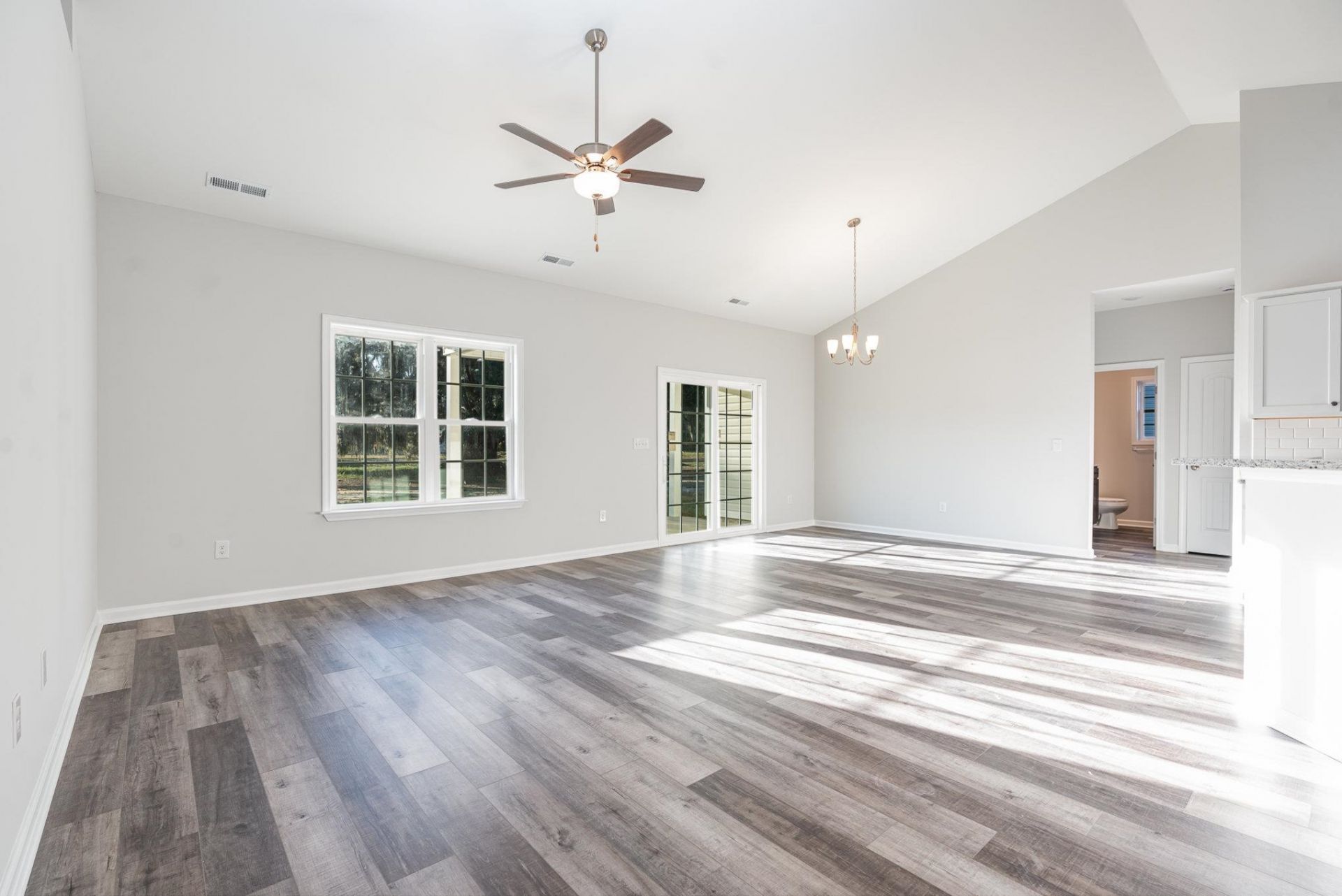 65 Bennington Ct  Photo 4