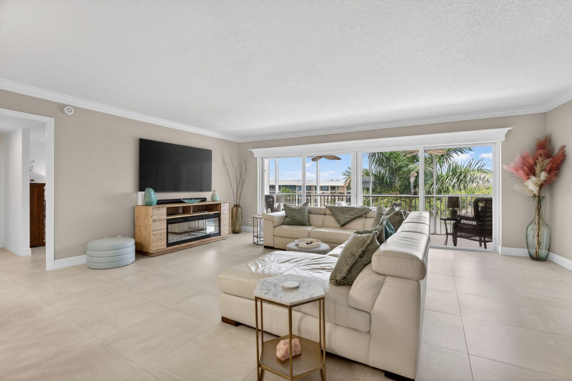 1523 E Hillsboro Boulevard, Unit 631, Deerfield Beach, FL 33441 Photo