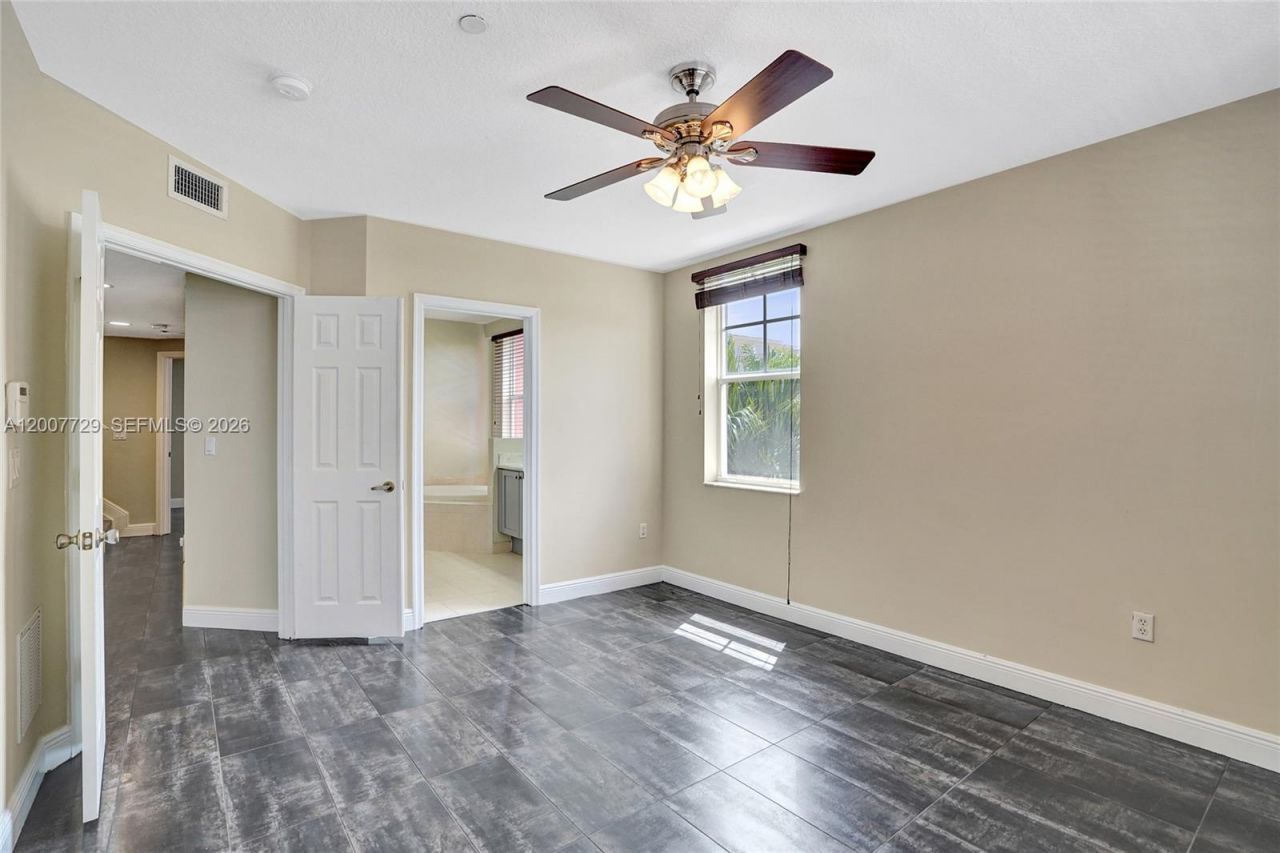 1033 NE 17th Way, Unit 1201, Fort Lauderdale, FL 33304 Photo