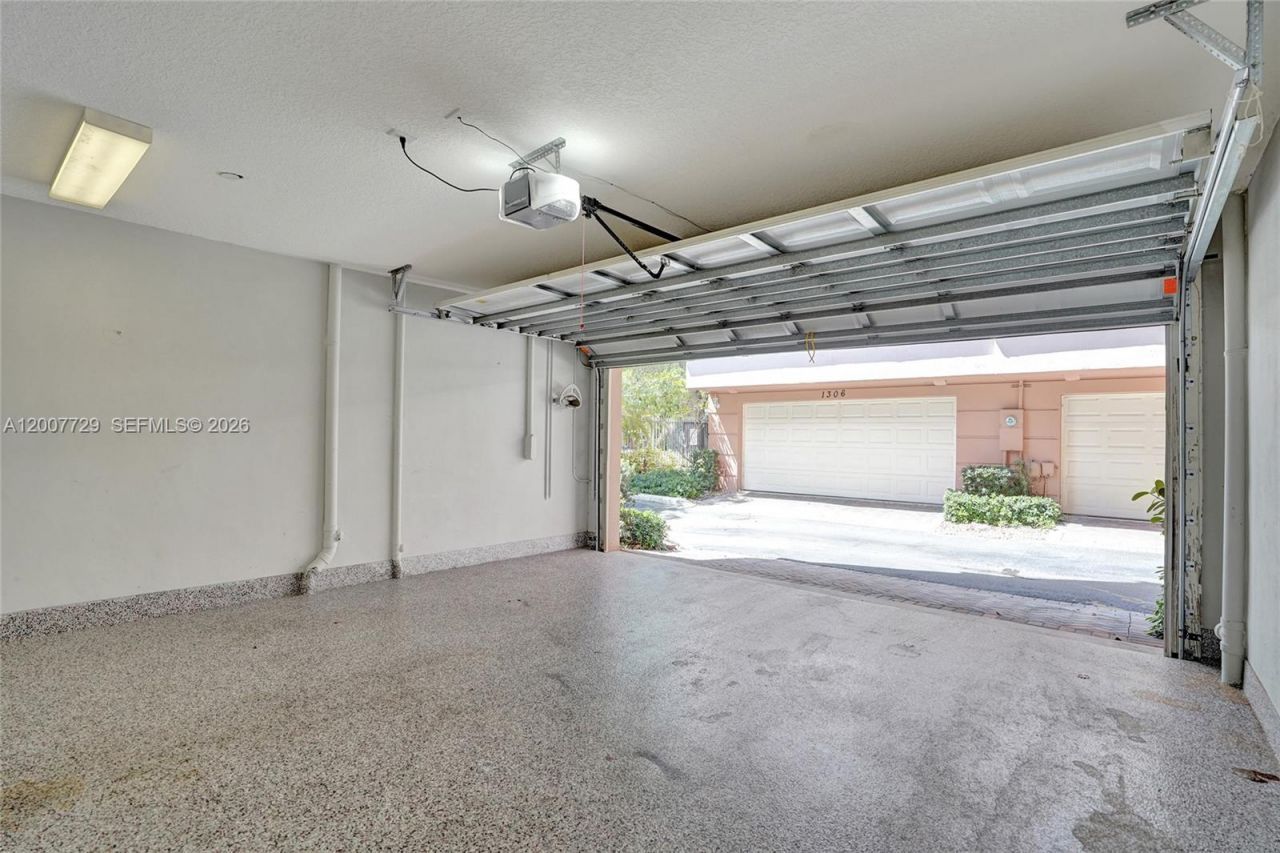 1033 NE 17th Way, Unit 1201, Fort Lauderdale, FL 33304 Photo