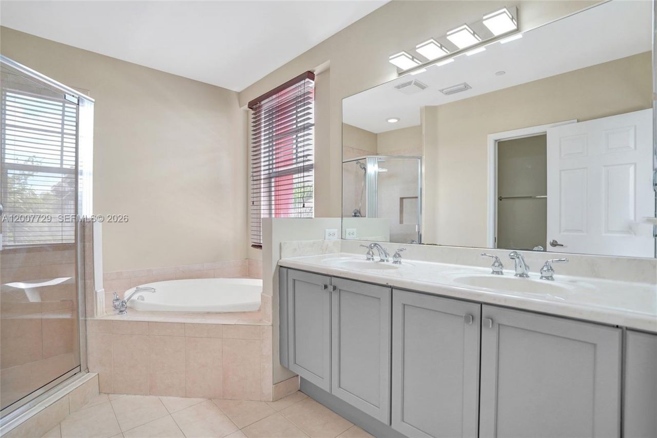 1033 NE 17th Way, Unit 1201, Fort Lauderdale, FL 33304 Photo