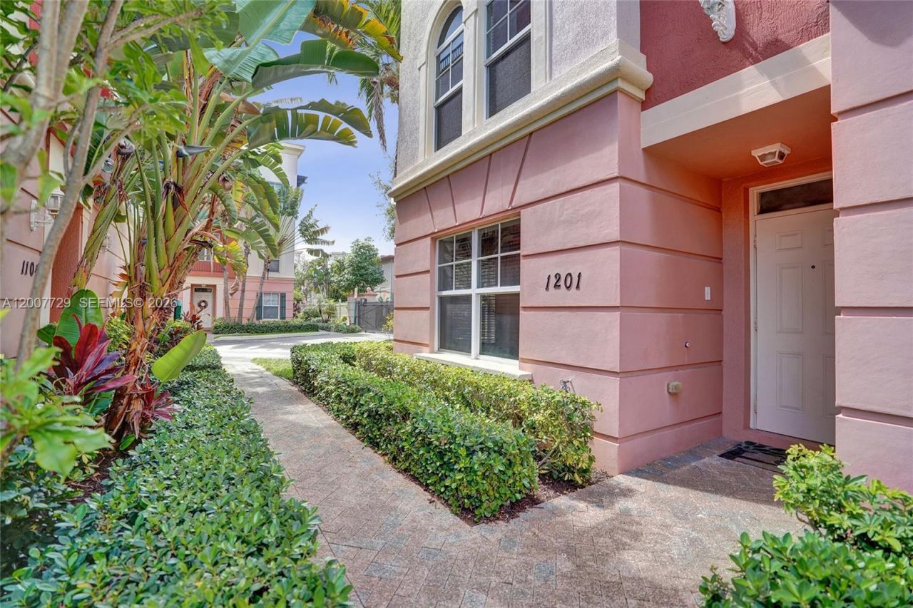 1033 NE 17th Way, Unit 1201, Fort Lauderdale, FL 33304 Photo
