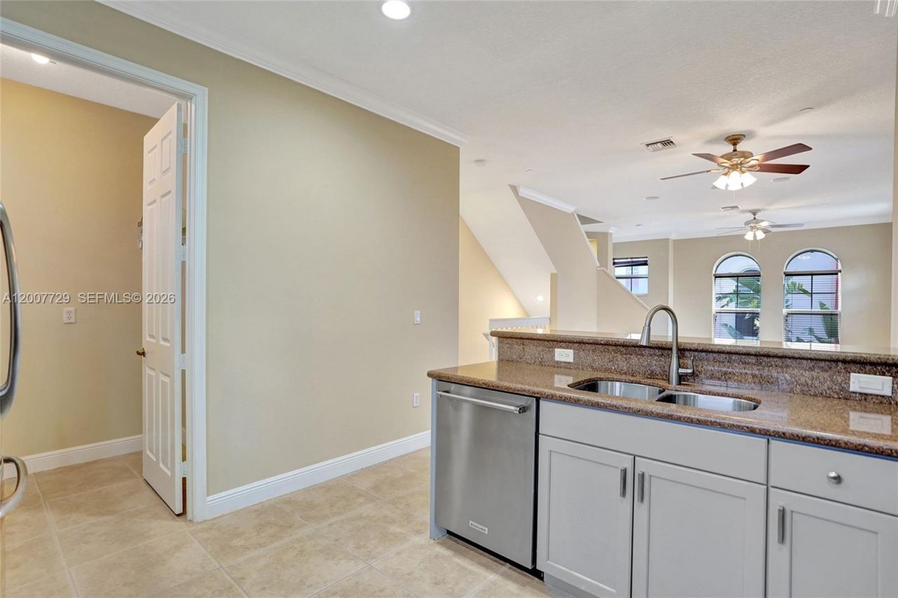 1033 NE 17th Way, Unit 1201, Fort Lauderdale, FL 33304 Photo