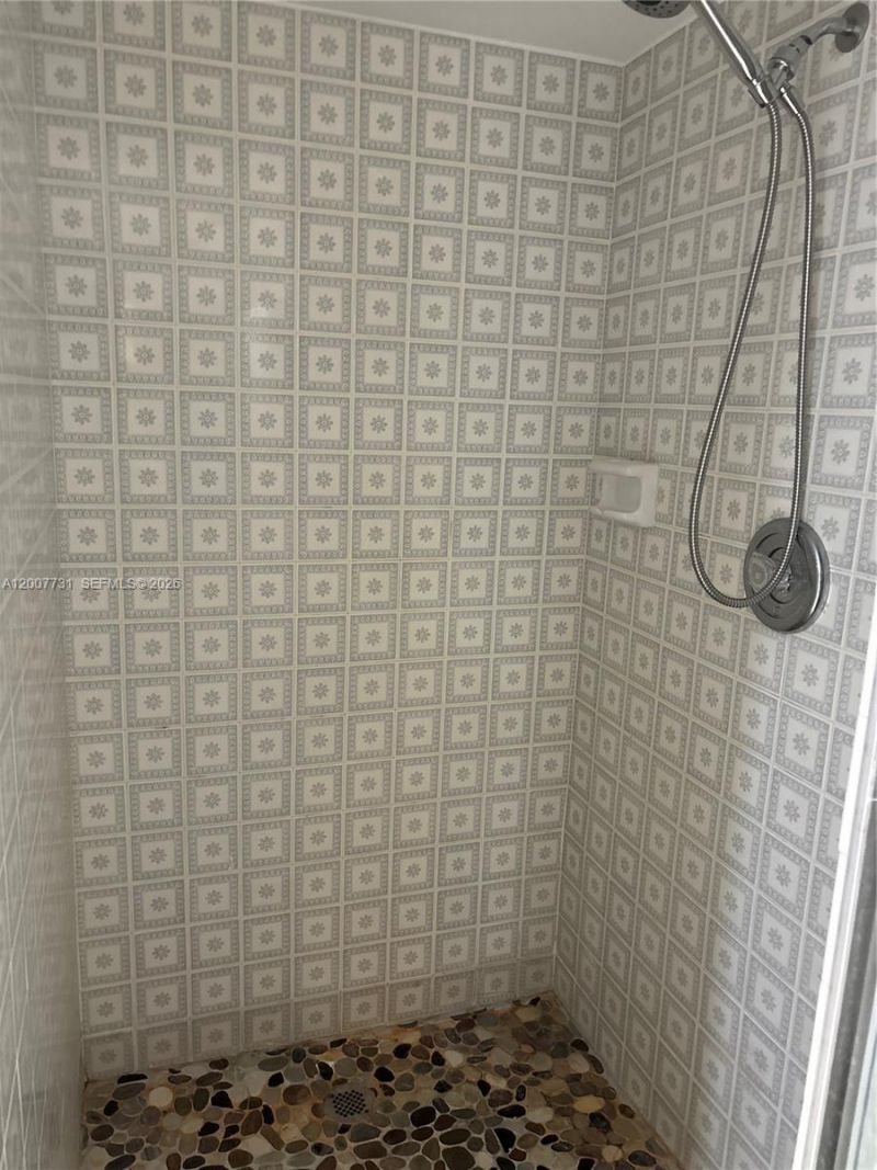 1865 S Ocean Dr, Unit 4L, Hallandale Beach, FL 33009 Photo