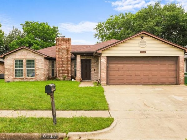 6117 Courtside Drive , Watauga, TX 76148