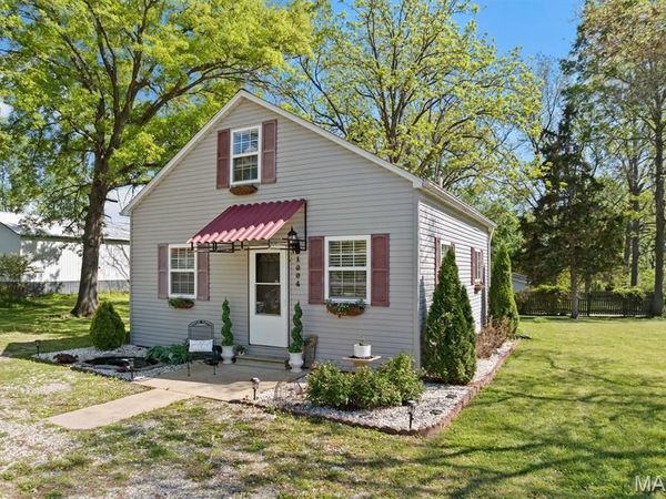 1004 N Okaw Street , Okawville, IL 62271