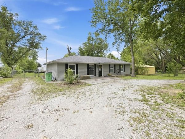 510 E 2nd Street, Pomona, KS 66076