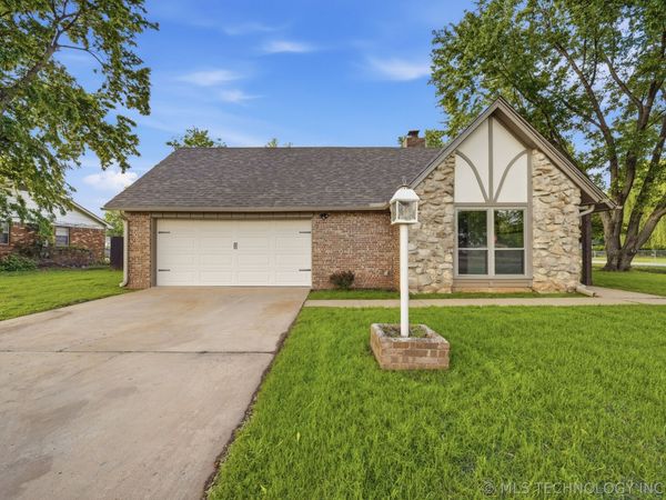 1007 W D Street , Jenks, OK 74037