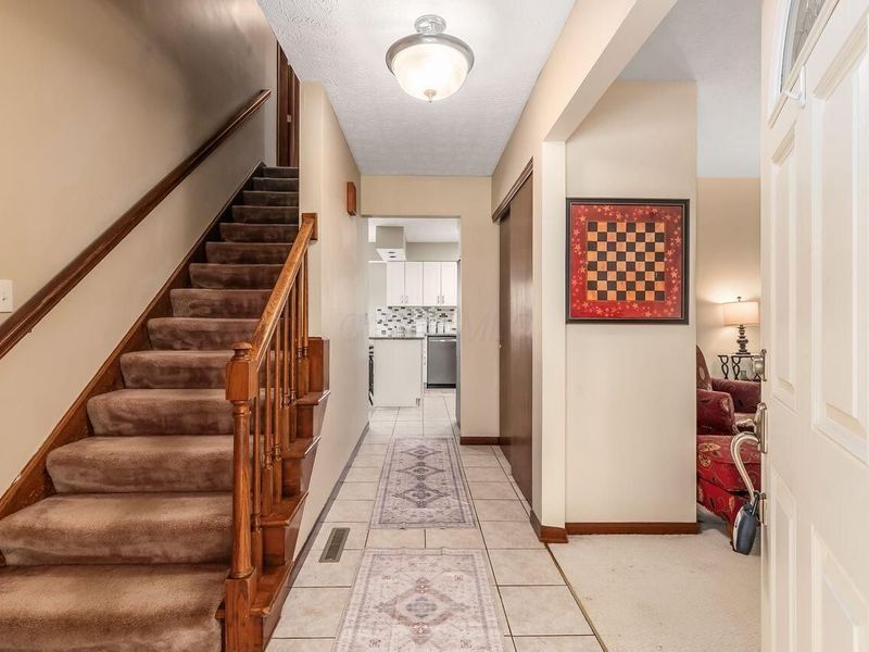 9954 Oxford Drive NW, Pickerington, OH 43147 Photo 4