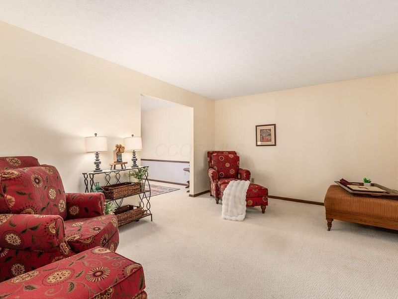 9954 Oxford Drive NW, Pickerington, OH 43147 Photo 5