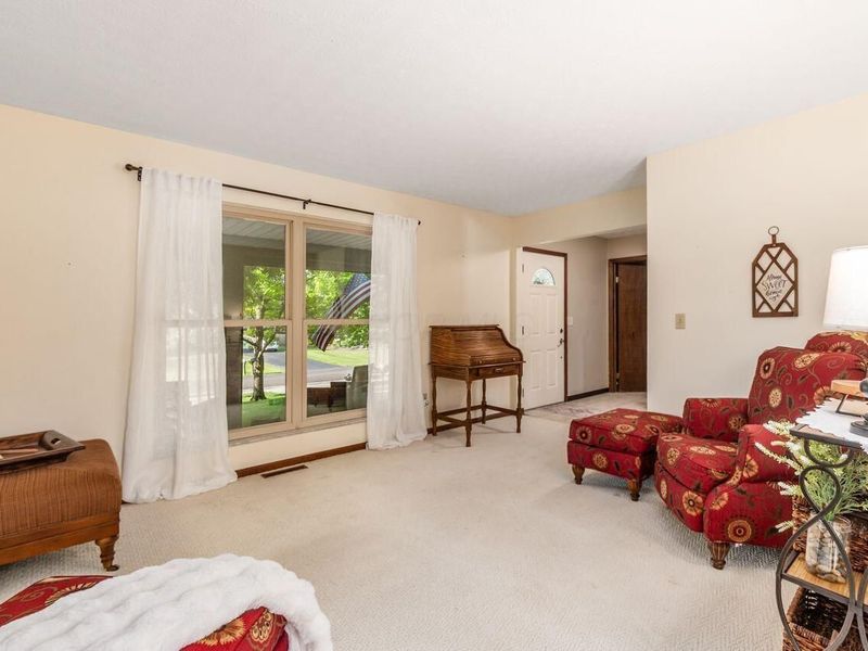 9954 Oxford Drive NW, Pickerington, OH 43147 Photo 6