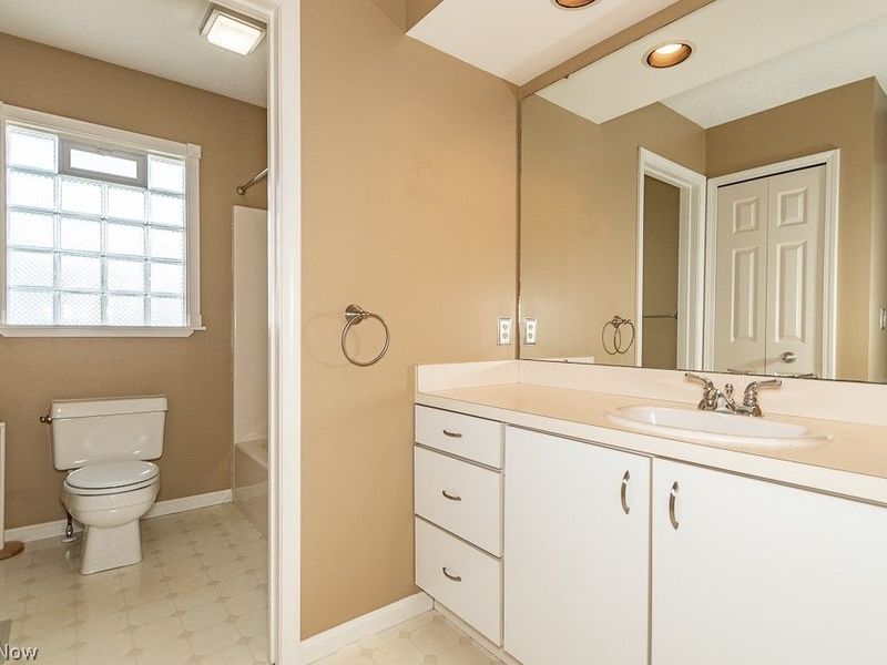 104 Woodbridge Crossing, Chardon, OH 44024 Photo 25