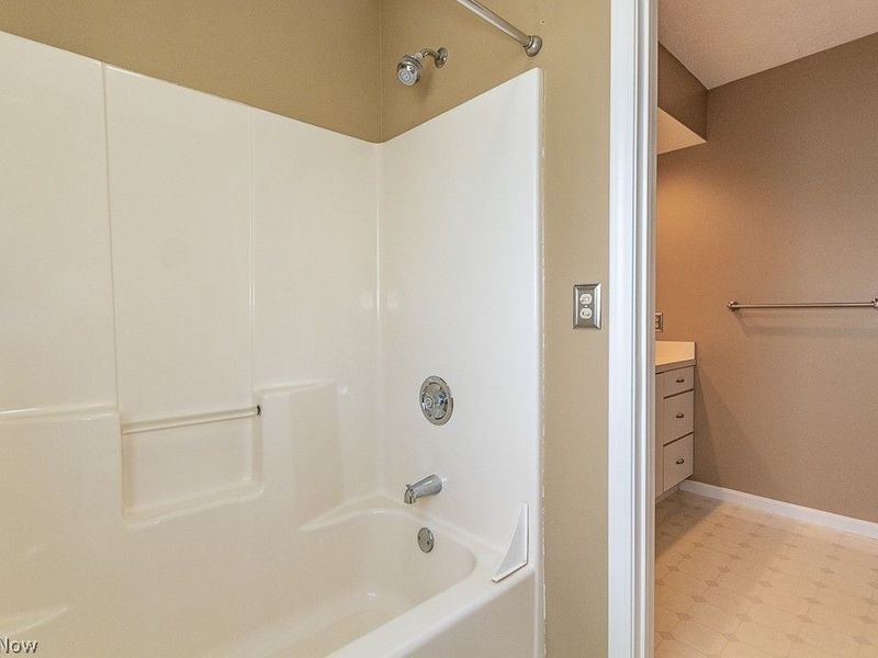 104 Woodbridge Crossing, Chardon, OH 44024 Photo 27