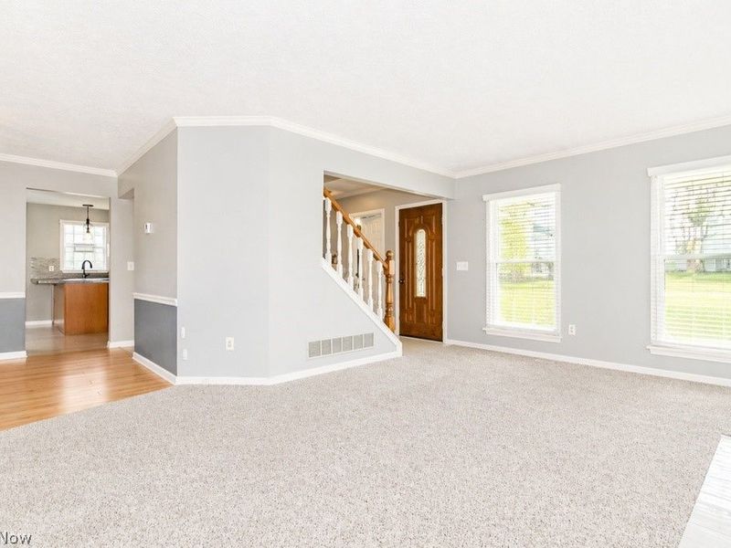 104 Woodbridge Crossing, Chardon, OH 44024 Photo 5