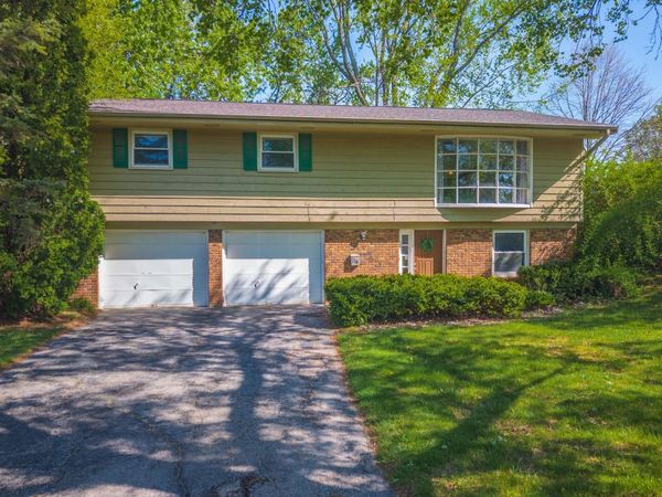 316 Garfield Drive, Bloomington, IL 61701