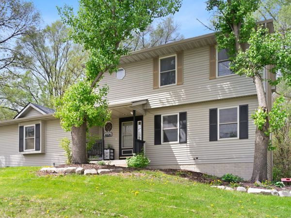 4620 N Division Street , Davenport, IA 52806