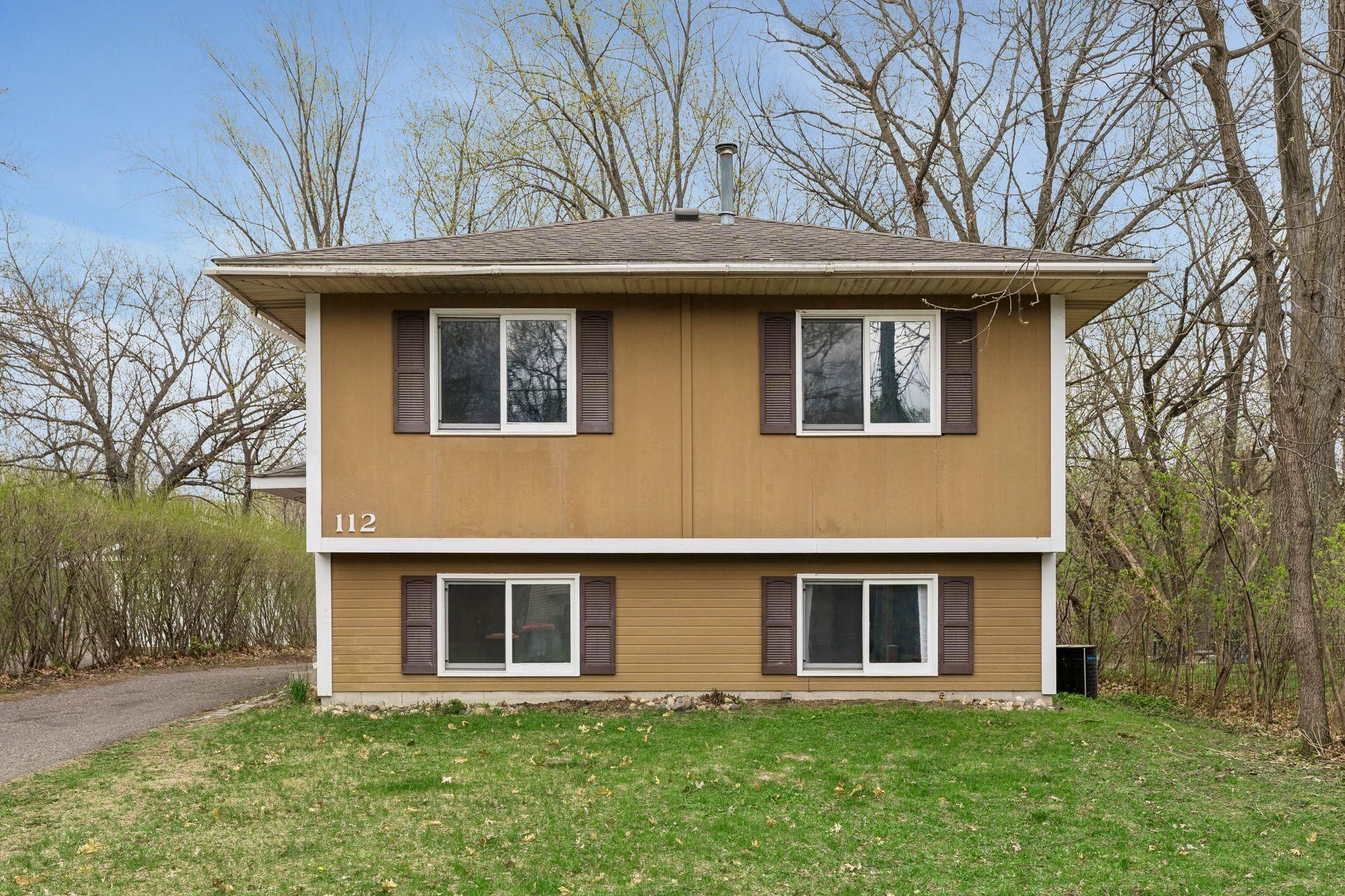 112 Mcgregor Avenue N, Mahtomedi, MN 55115