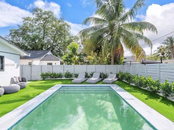 400 NW 40th St , Miami, FL 33127