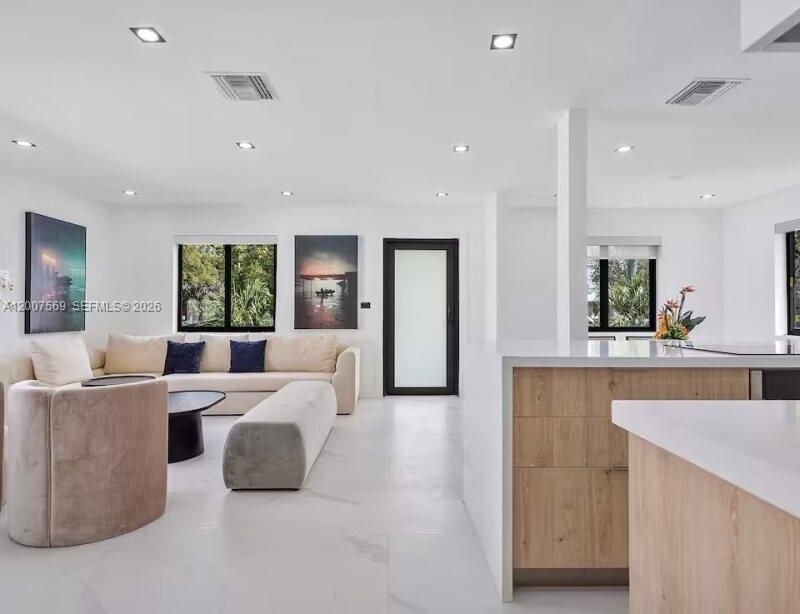 400 NW 40th St , Miami, FL 33127 Photo