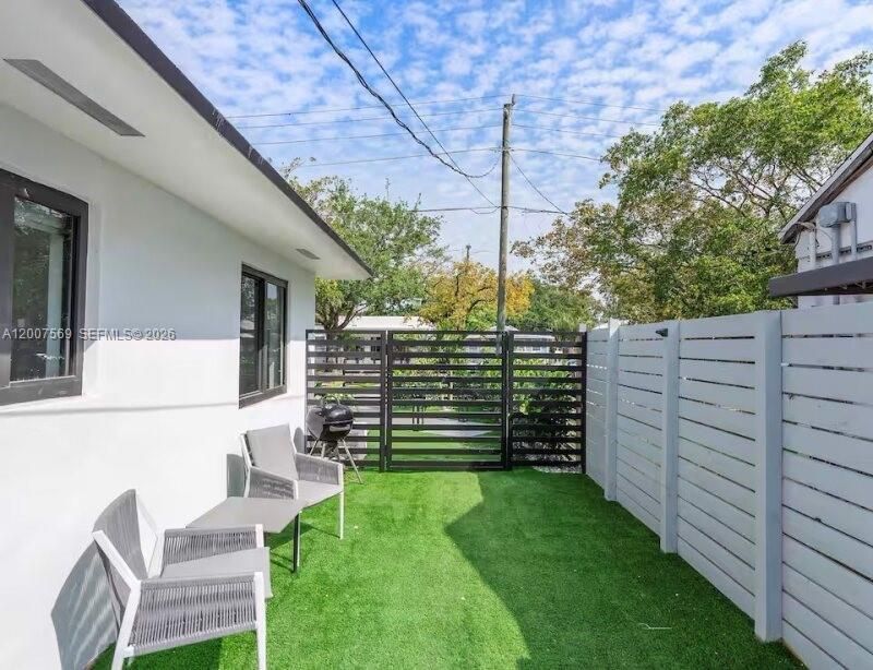 400 NW 40th St , Miami, FL 33127 Photo