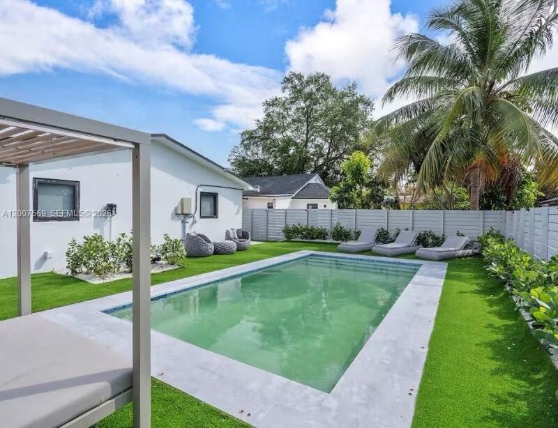 400 NW 40th St , Miami, FL 33127 Photo