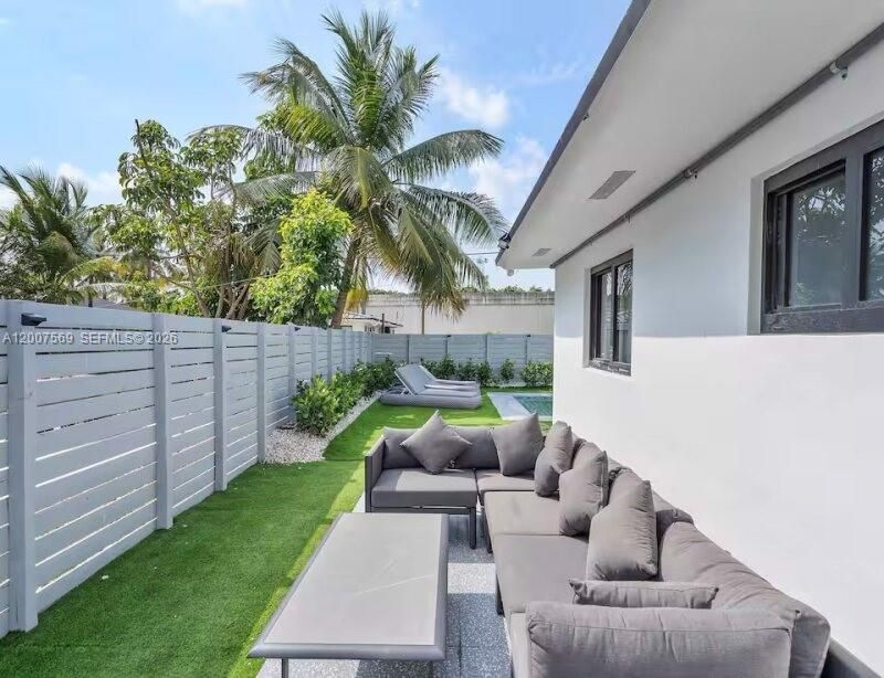 400 NW 40th St , Miami, FL 33127 Photo