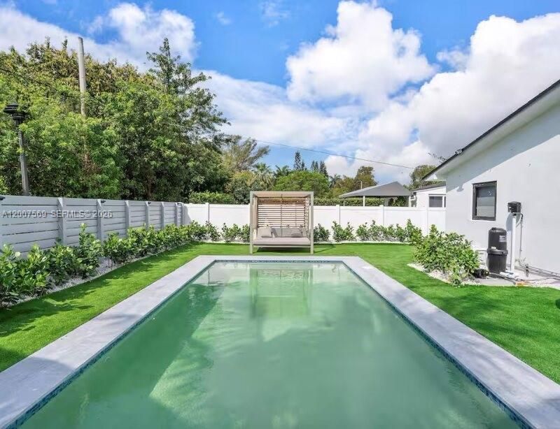 400 NW 40th St , Miami, FL 33127 Photo