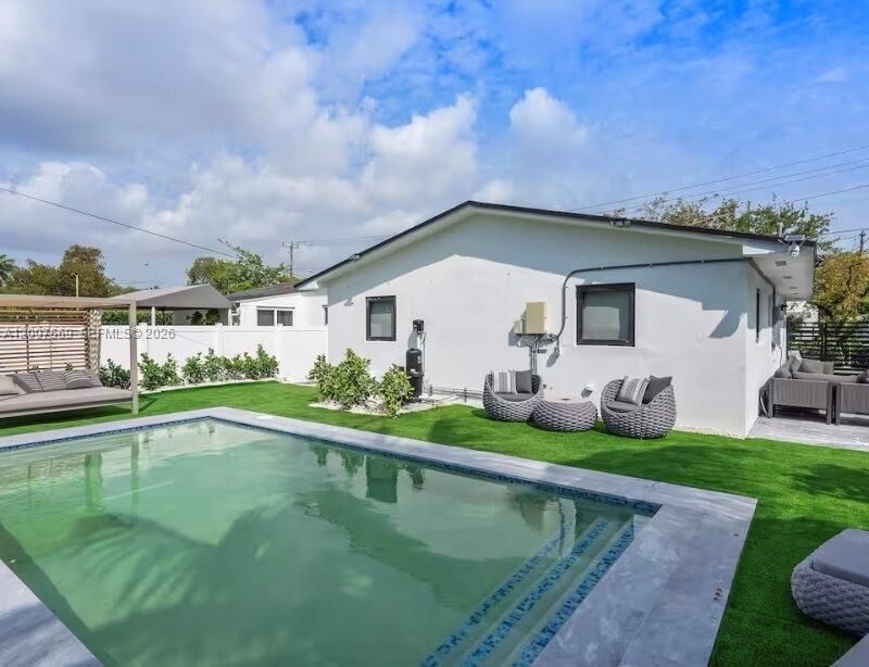 400 NW 40th St , Miami, FL 33127 Photo