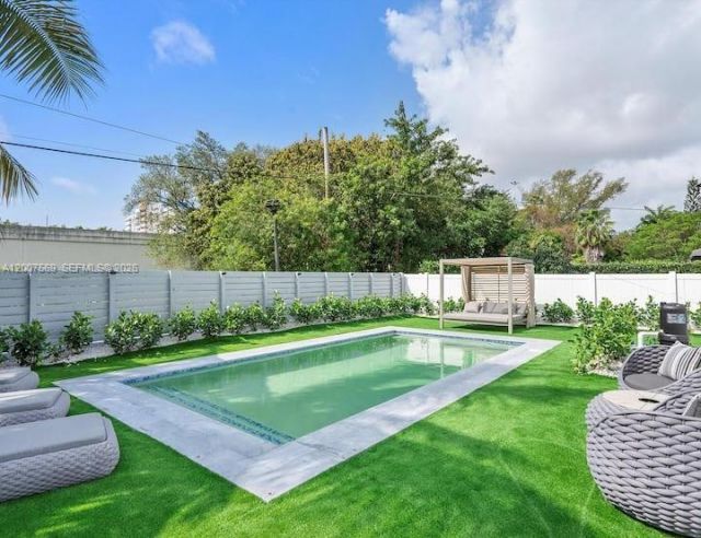 400 NW 40th St , Miami, FL 33127 Photo