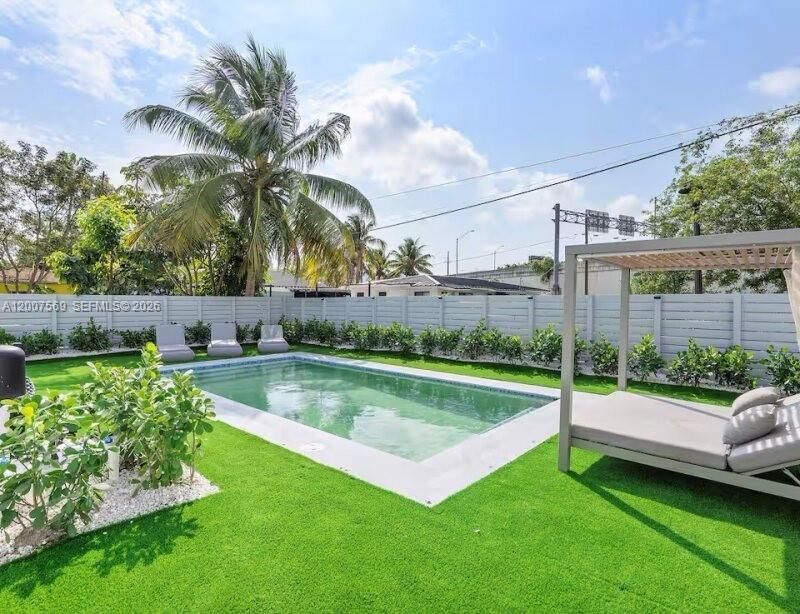 400 NW 40th St , Miami, FL 33127 Photo