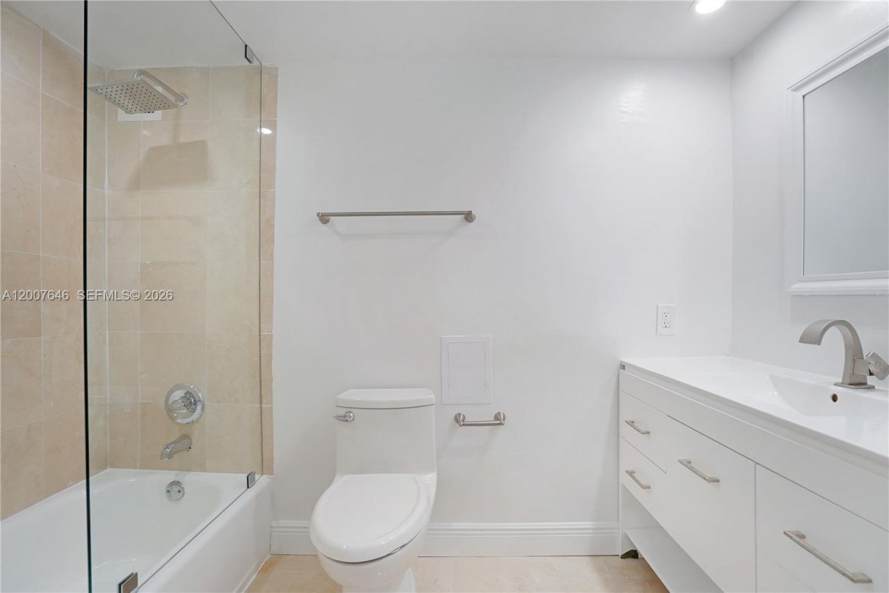 5101 Collins Ave , Unit 14F, Miami Beach, FL 33140 Photo
