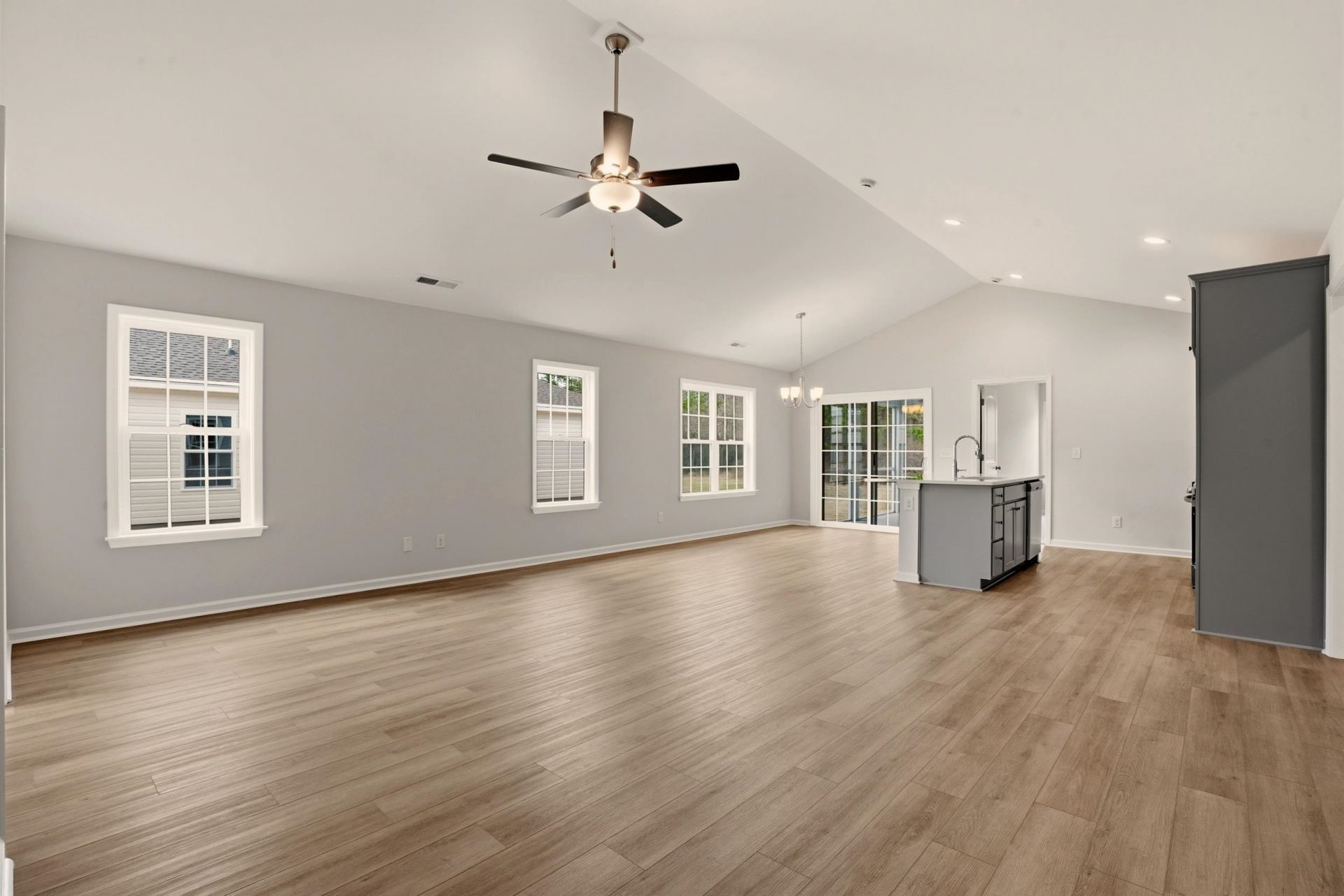 55 Bennington Ct  Photo 4