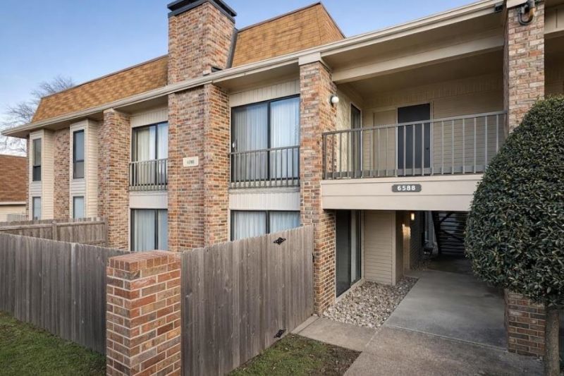 6588 S Poplar Woods Cir, Unit 2, Germantown, TN 38138 Main Photo