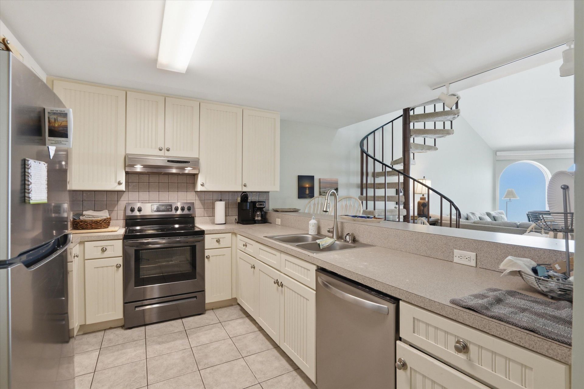 9002 Palmetto Drive Photo 11