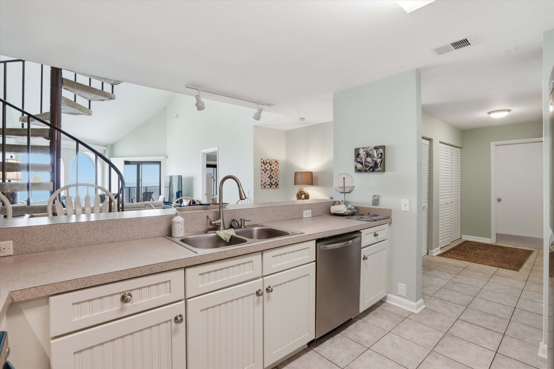 9002 Palmetto Drive Photo 13