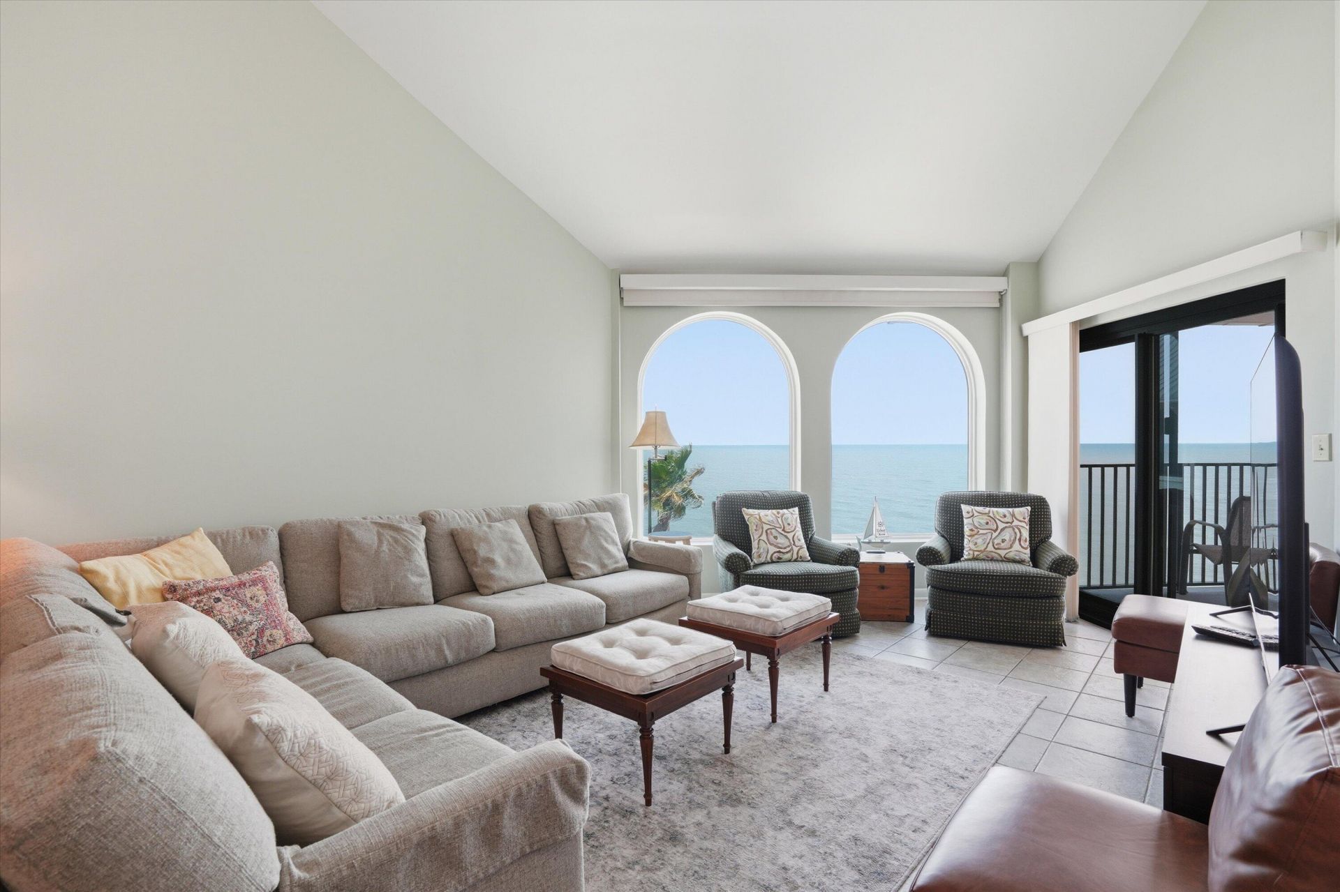 9002 Palmetto Drive Photo 8