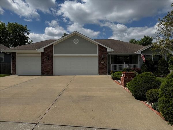 714 Ridge Crest Drive, Raymore, MO 64083