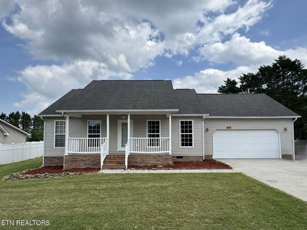 218 Wind Chase Drive, Madisonville, TN 37354
